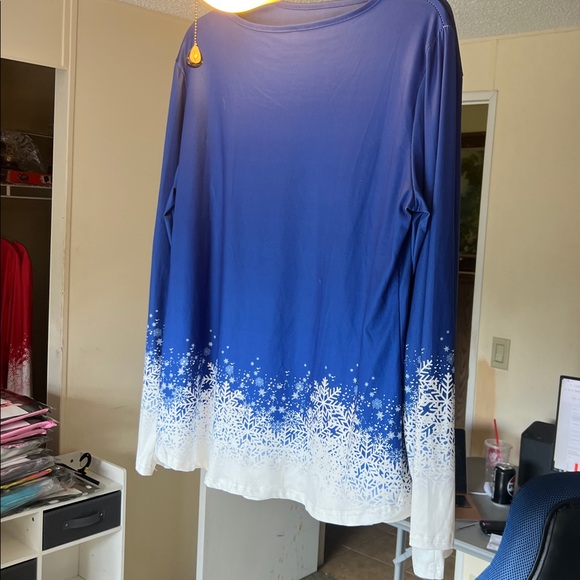 Christmas Graphic Print V Neck T-Shirt - Picture 7 of 7